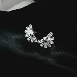 Brinco de meia flor banhado a prata