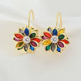 Brinco Flor de pétalas de zircônias coloridas, banhado a ouro