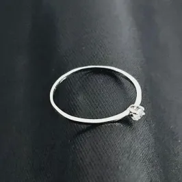 Anel solitario baixo pedra de 2mm, banhado a prata