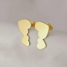 Brinco 2 corações laminados, banhado a ouro, medindo 2,0x1,1cm