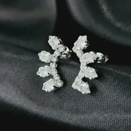 Brinco Iercanf zirconia, banhado a prata, medindo 1,8x1,0cm