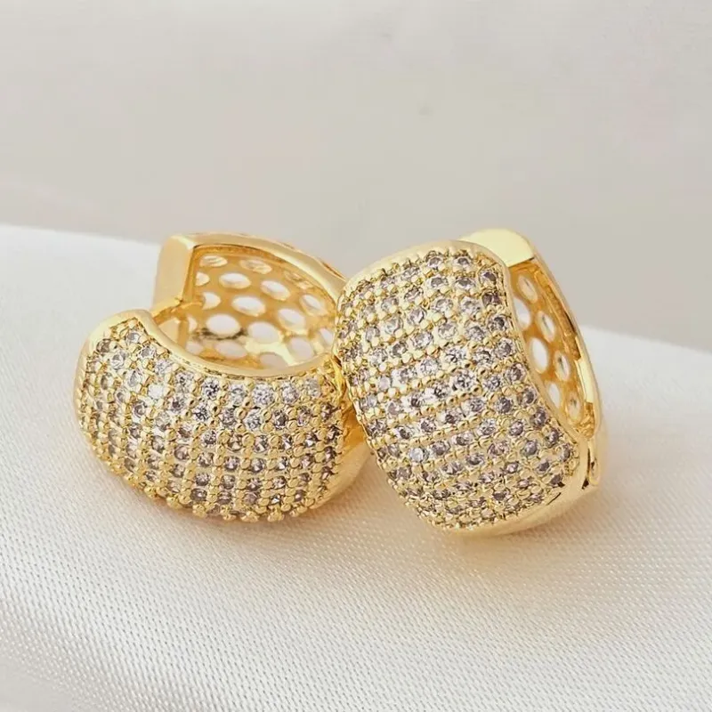 Brinco Argola microzirconia cravejada banhada a ouro