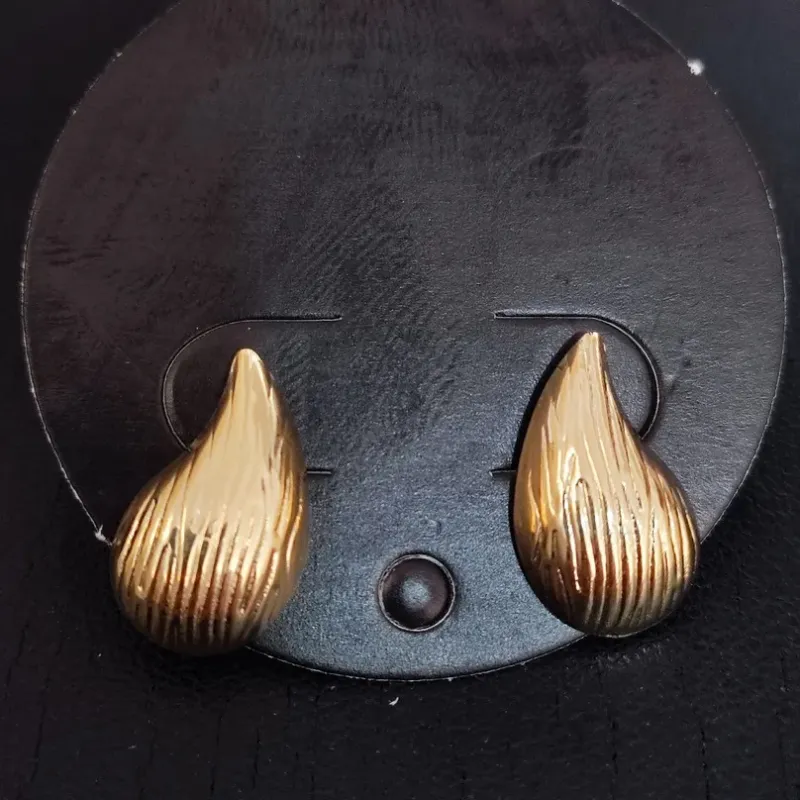 BRINCO CONCHA TEXTURIZADA 9X14mm BD