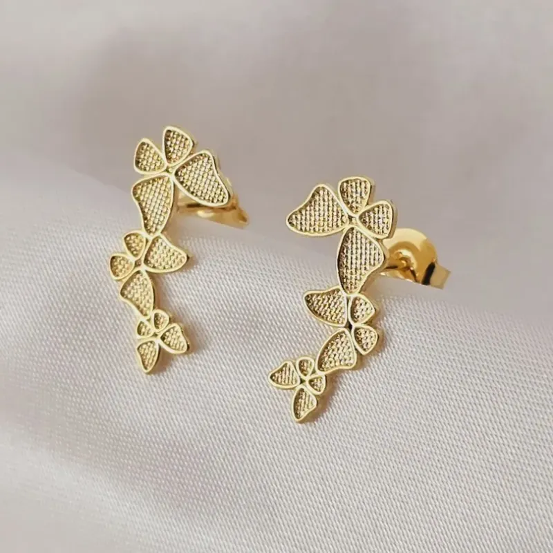 Brinco earcuff de borboletas trabalhadas banhados a ouro