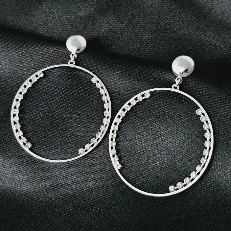 BRINCO PENDULO ARGOLA GRANDE CRAVEJADA BP