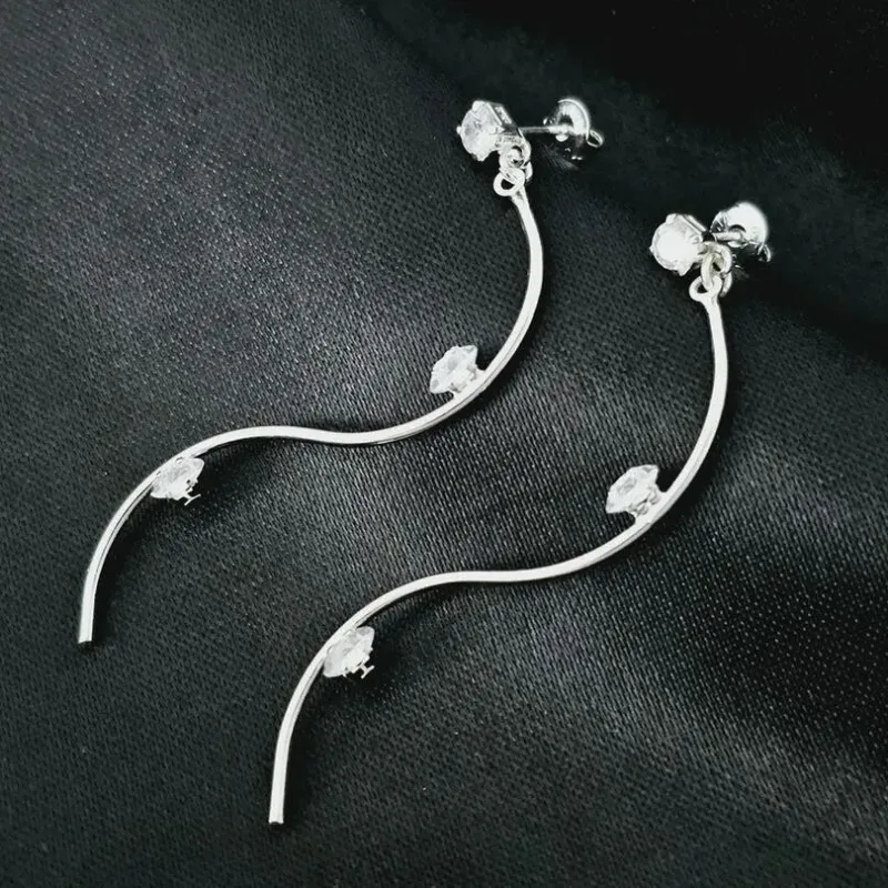 Brinco um fio com zirconia BP