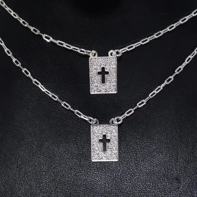 ESCAPULÁRIO ELO CARTIER PLACA CRUZ TEXTURIZADA DE 10X15mm BP