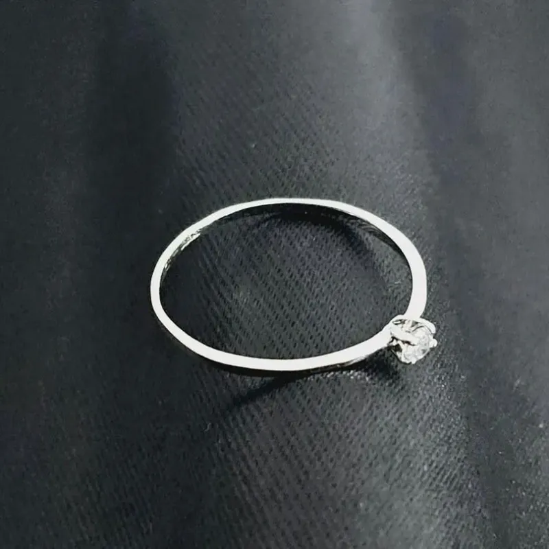 Anel solitario baixo pedra de 2mm, banhado a prata