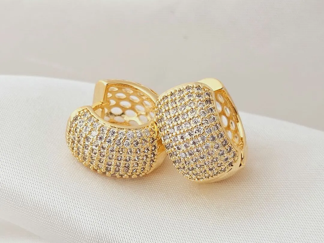 Brinco Argola microzirconia cravejada banhada a ouro