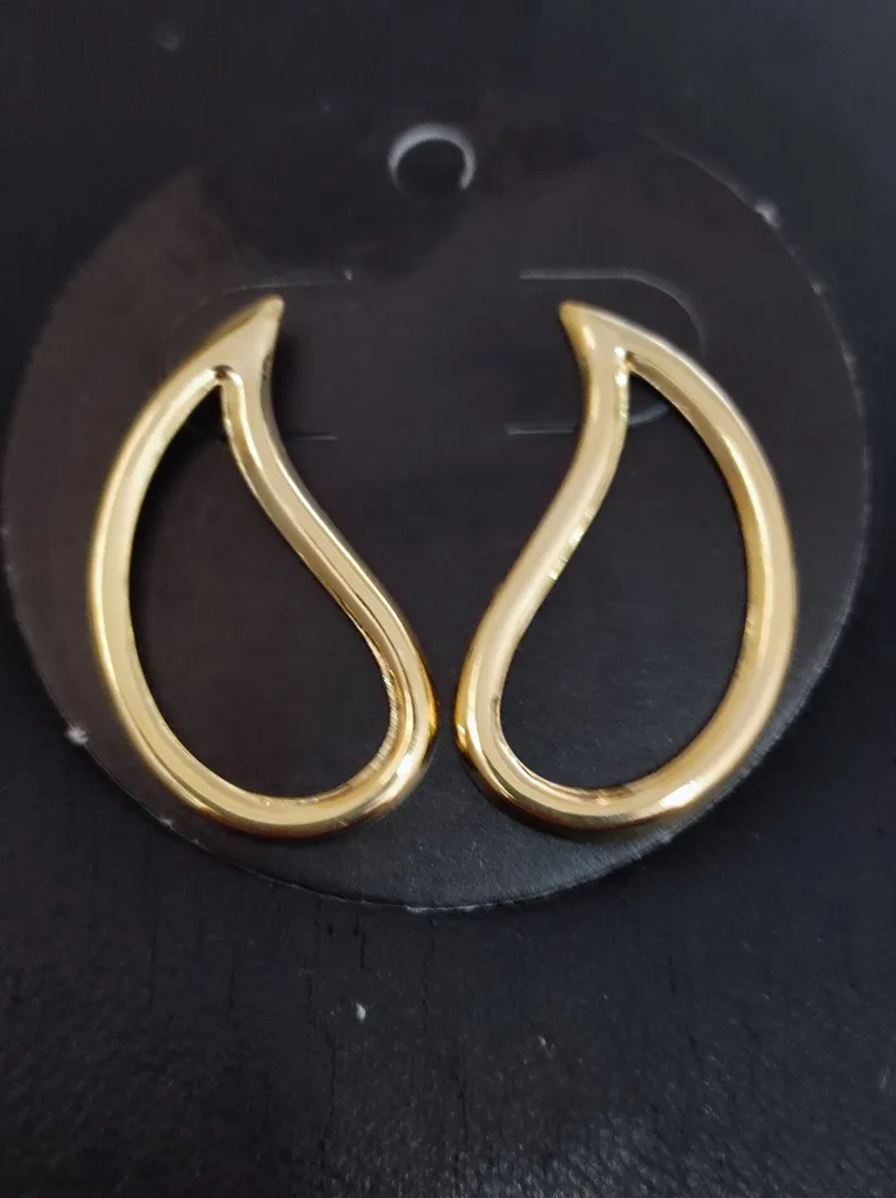 BRINCO CONCHA VAZADA 16X26mm BD