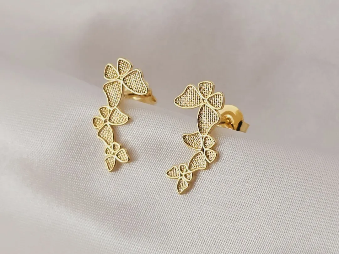 Brinco earcuff de borboletas trabalhadas banhados a ouro