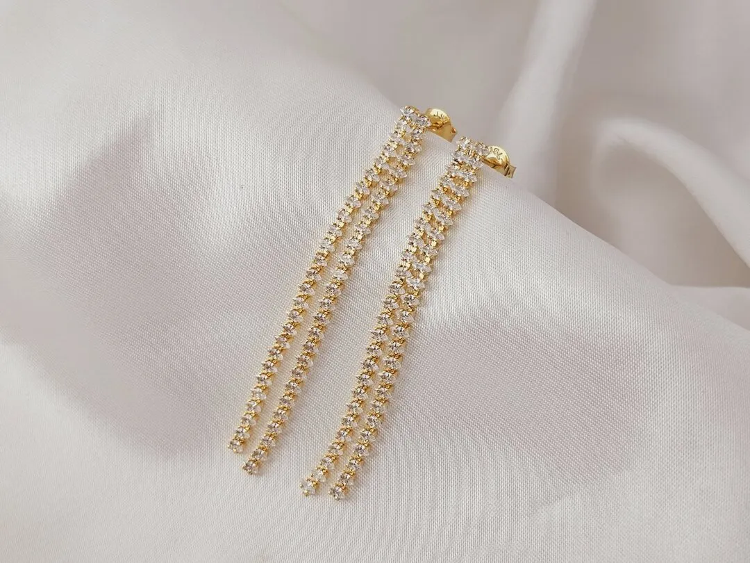 Brinco fio duplo de zirconia navete pendurado banhado a ouro
