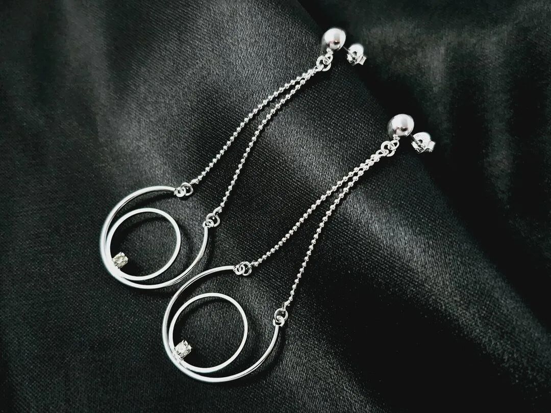 BRINCO PÊNDULO DE CIRCULO DUPLO MINIMALISTA BP