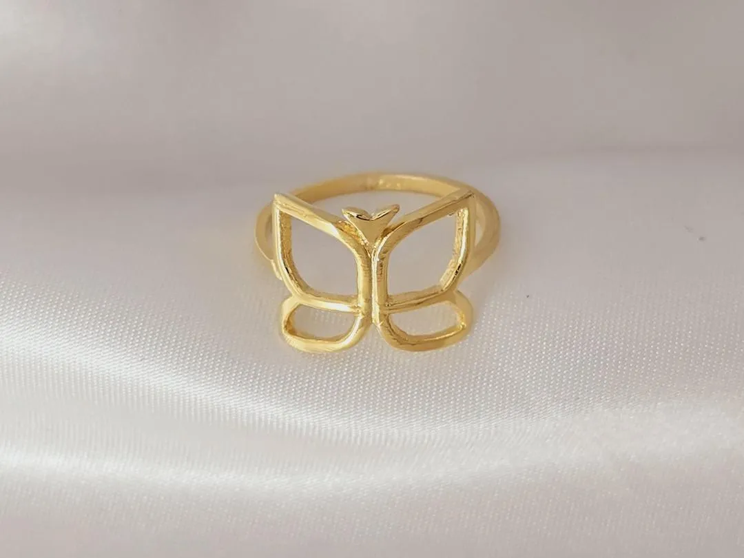 Anel de borboleta vazado, banhado a ouro, medindo 1,2cm de espessura