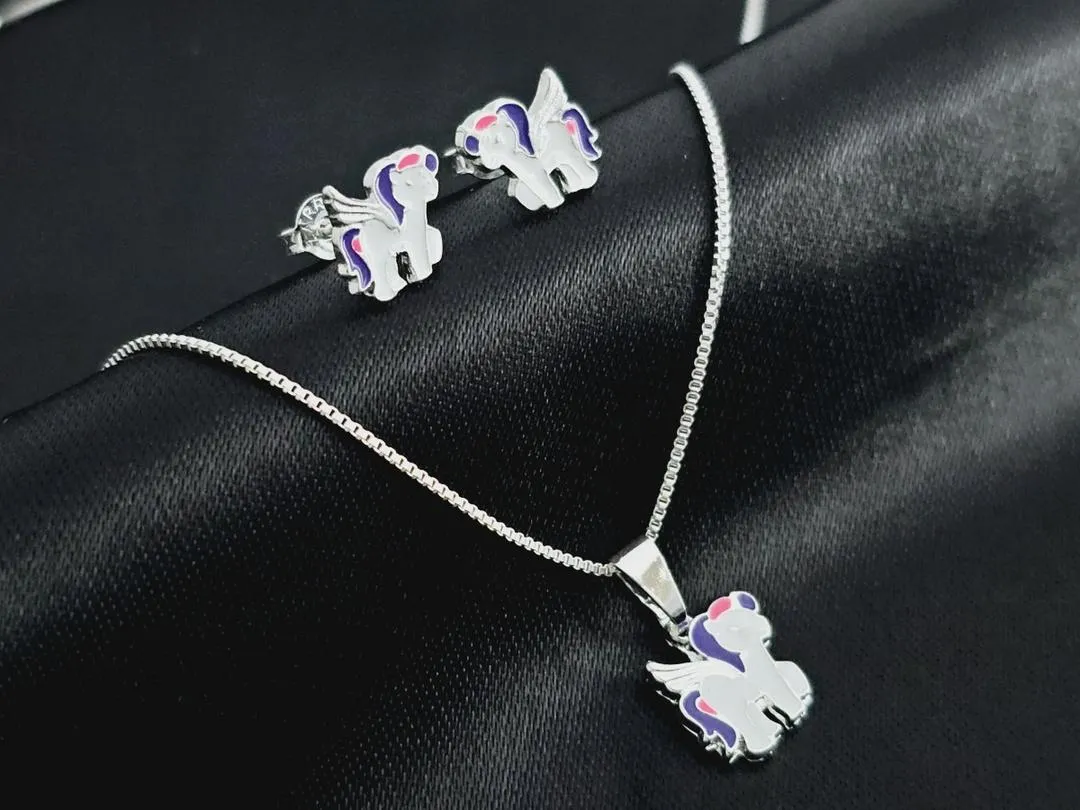 Conjunto Infantil Unicornio, banhado a prata, pingente medindo 1,3cm, brinco medindo 1,0cm